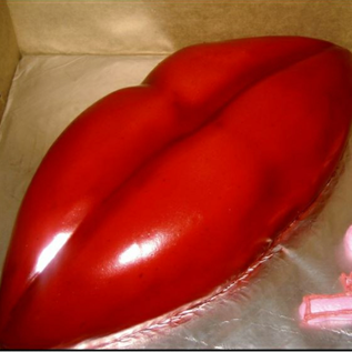 Lips shaped cakes